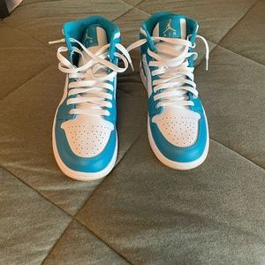 Jordan 1 Mid Size 8.5
